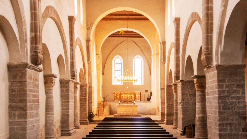 KlosterDrübeck mit dem Innenraum der Klosterkirche, Ruheort für Schreibretreat
