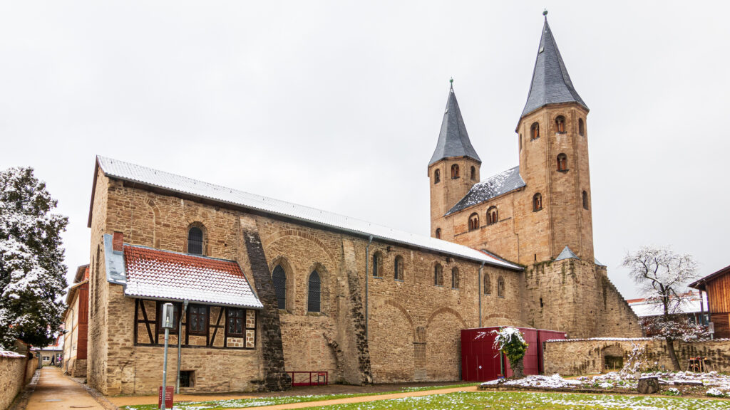 Außenansicht der Klosterkirche in Drübeck. Ruheort für Schreibauszeit und Schreibretreat